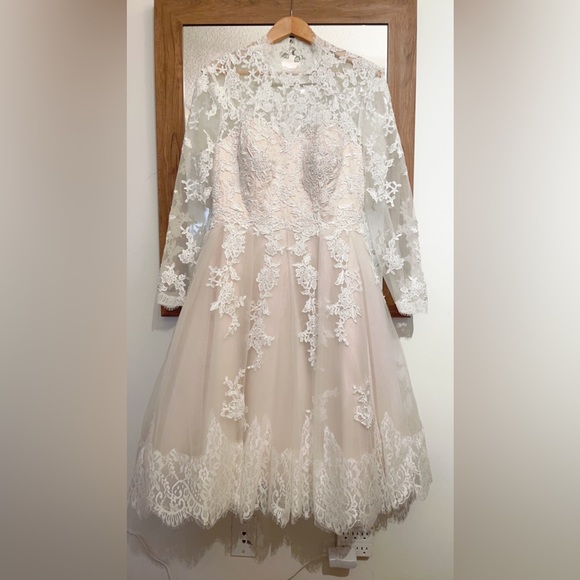 WEDDING DRESS - Picture 7 of 13